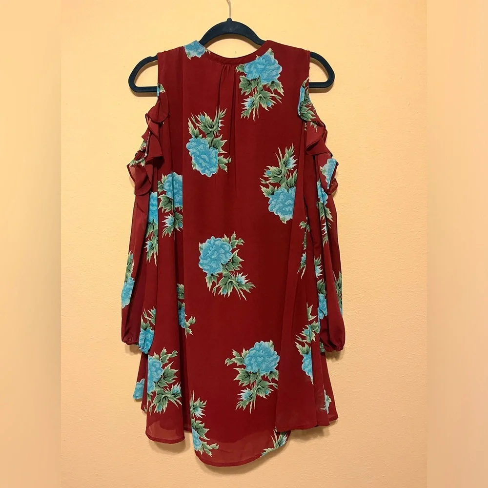 Umgee Hydrangea Floral Maroon Cold Shoulder Tunic Dress || Size Medium - Picture 5 of 5